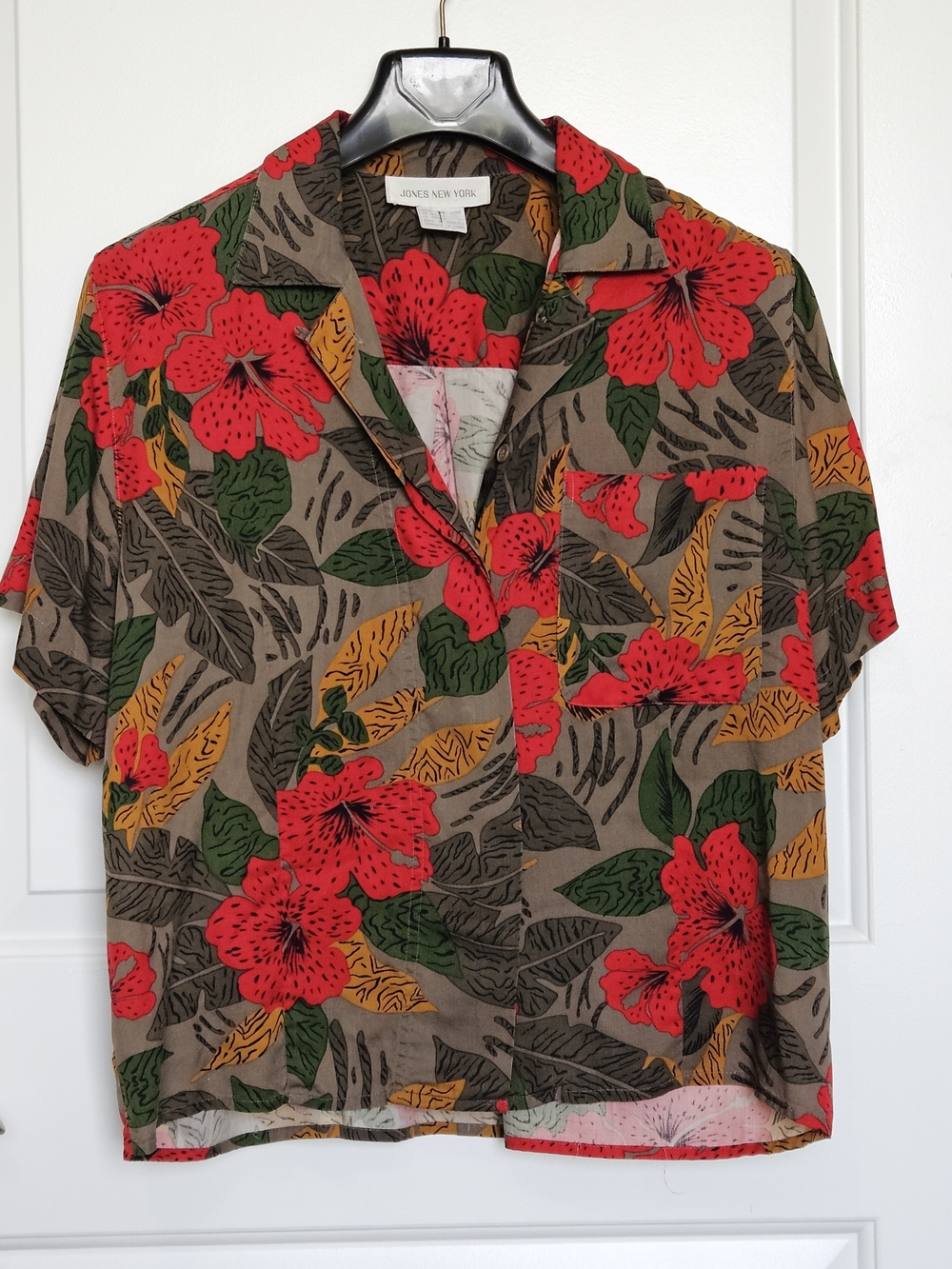 Vintage Jones New York Women's Size 14 Jungle Vibe Floral Button-Up Shirt
